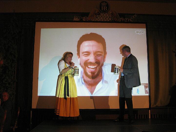 Filmproduzent und Krugkünstler Oliver Berben plauderte via Skype mit Ricky
Steinberg und dessen Schwester Silja.