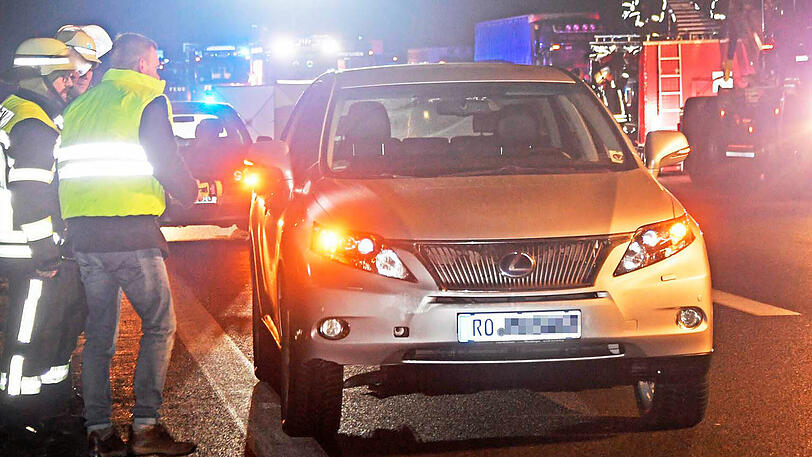 Die 30-Jährige wurde von einem Auto erfasst und schwer verletzt. Sie starb noch an der Unfallstelle.