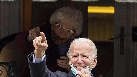 Herausforderer Joe Biden steht vor seinem Elternhaus in Scranton/Pennsylvania. Zukünftig möchte er im Weißen Haus residieren.