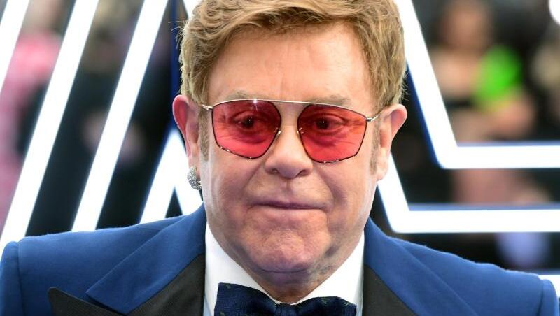 Sir Elton John musste ein Konzert in Auckland abbrechen. Sir Elton John musste ein Konzert in Auckland abbrechen.