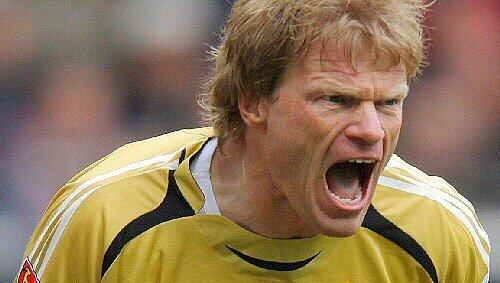Oliver Kahn wettert gegen Klinsmann Oliver Kahn wettert gegen Klinsmann