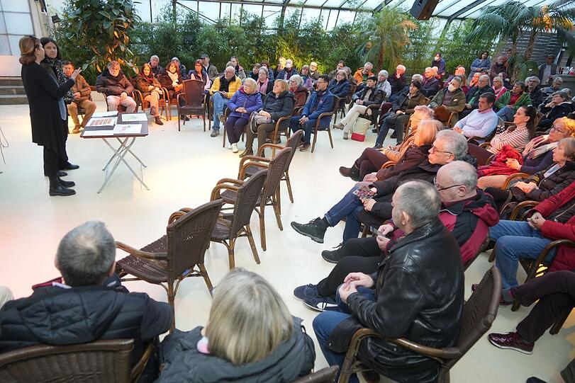Der "Theatersaal", in dem die Informationsveranstaltung stattfand, wird auch für Partys und Hochzeiten vermietet. Im Rahmen des Bauprojekts wird er einer Grünfläche weichen müssen.