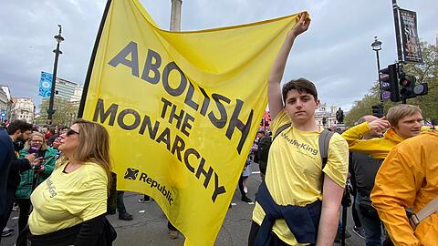 Daniel Riley (16), Schüler, protestiert am Trafalgar Square gegen die Monarchie.
