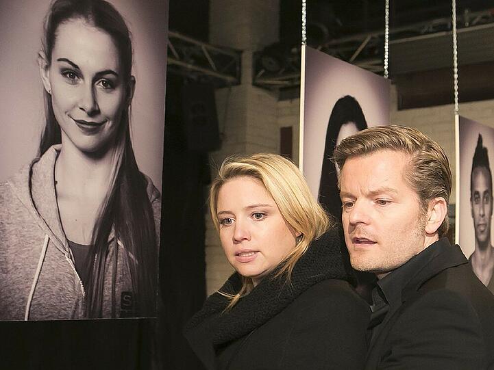 Bea und Ingo nehmen auf der Trauerfeier Abschied von Julia