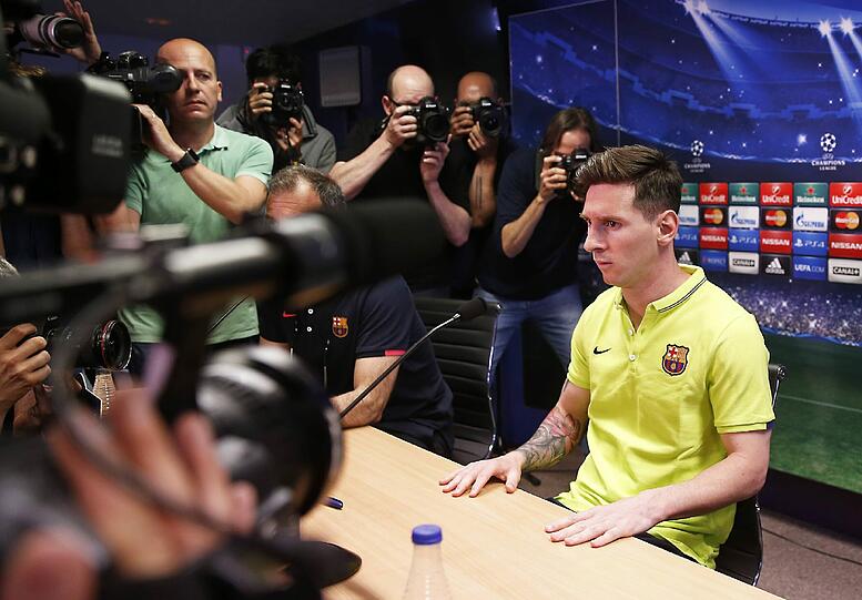 Lionel Messi spricht erstmals seit knapp zwei Jahren auf einer Pressekonferenz. Das Interesse ist dementsprechend groß.