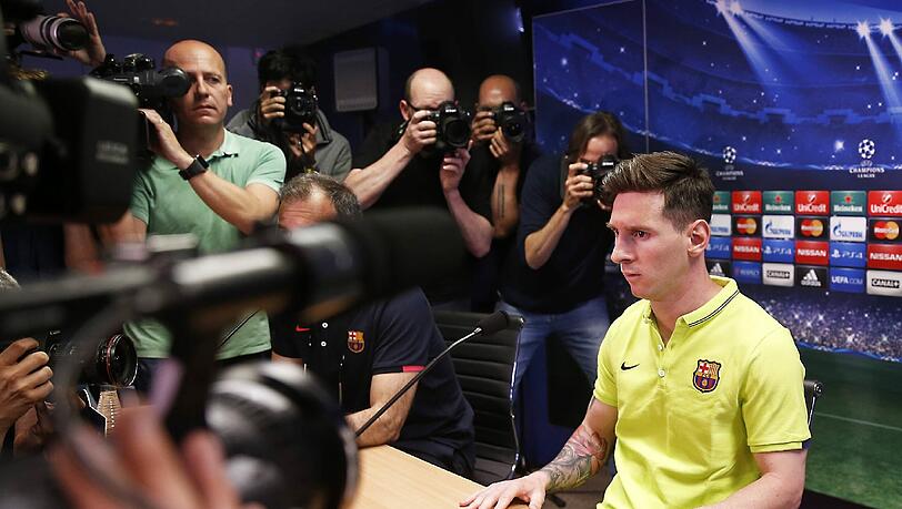 Lionel Messi spricht erstmals seit knapp zwei Jahren auf einer Pressekonferenz. Das Interesse ist dementsprechend groß. Lionel Messi spricht erstmals seit knapp zwei Jahren auf einer Pressekonferenz. Das Interesse ist dementsprechend groß.