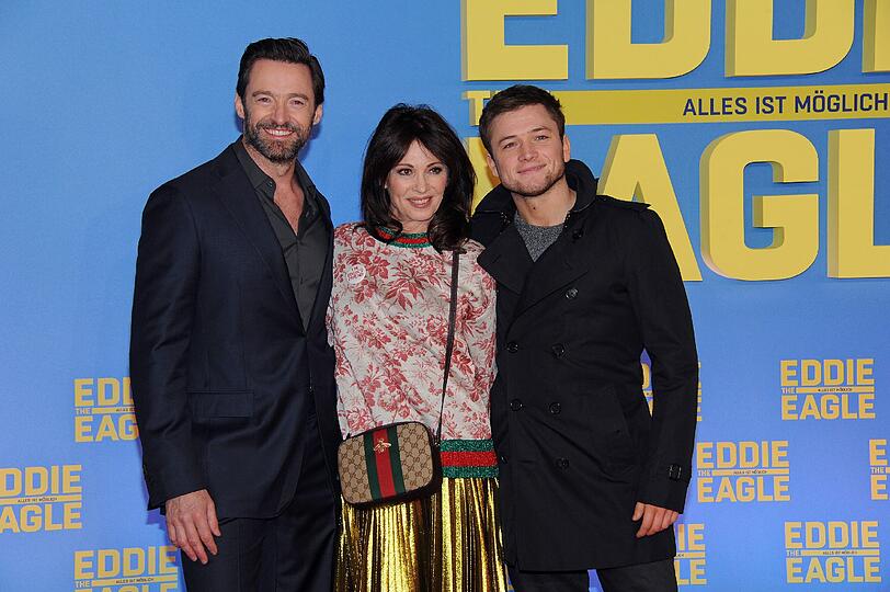 Hugh Jackman (l.), Taron Egerton und Iris Berben
