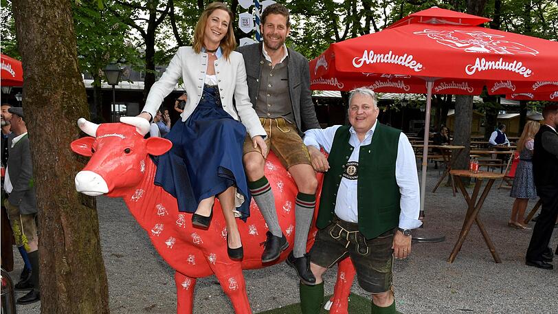Veranstalter Philip Greffenius mit Frau Evelyn und Hausherr Christian Schottenhamel,
