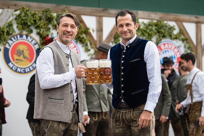 Niko Kovac (l.) und Hasan Salihamidzic beim Wiesn-Besuch des FC Bayern.