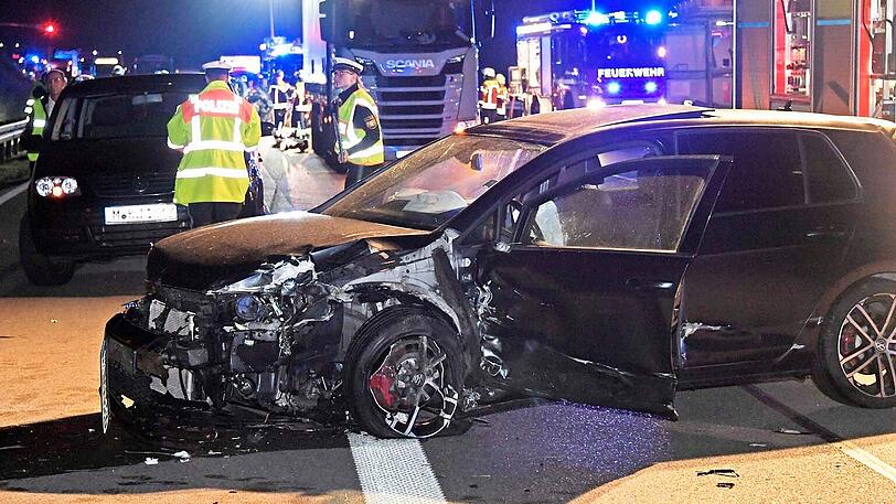 Der Fahrer wurde aus dem Auto geschleudert und erlag im Krankenhaus seinen schweren Verletzungen.