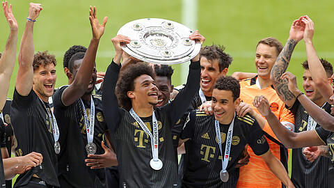 Neun Mal die Schale hoch: Seit der Saison 2012/13 heißt der deutsche Meister immer FC Bayern. Auch in der vergangenen Saison durften Leroy Sané und Co. jubeln.