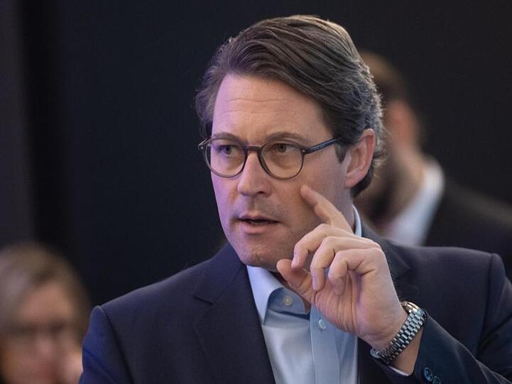 Bundesverkehrsminister Andreas Scheuer erhofft sich einen "Elektro-Käfer-Effekt".