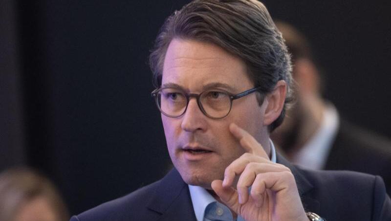 Bundesverkehrsminister Andreas Scheuer erhofft sich einen "Elektro-Käfer-Effekt". Bundesverkehrsminister Andreas Scheuer erhofft sich einen "Elektro-Käfer-Effekt".