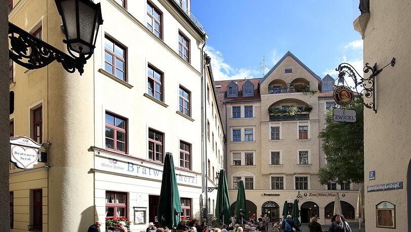 Am Dreifaltigkeitsplatz kommen Sonnenhungrige auf ihre Kosten. Am Dreifaltigkeitsplatz kommen Sonnenhungrige auf ihre Kosten.