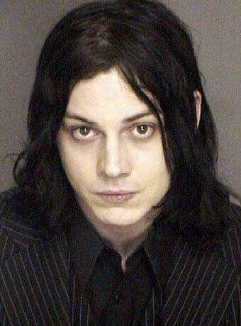 Schwere Körperverletzung lautete die Anklage ebenfalls im Jahr 2003 bei White-Stripes-Sänger Jack White.