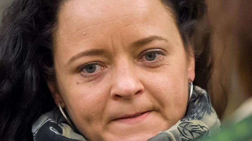 Die Angeklagte Beate Zschäpe betritt den Gerichtssaal in München.