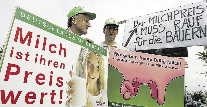 Sie wollen durchhalten: Martin Schmid (li.) und Robert Ort, Kreisobmänner beim Bayerischen Bauernverband, demonstrierten gestern vor der Fürther &bdquo;Norma&ldquo;-Zentrale.Foto: dpa