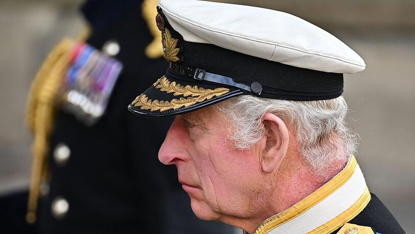 König Charles III. nimmt Abschied von seiner Mutter, Queen Elizabeth II.
