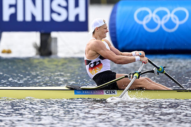 2024 wurde Oliver Zeidler in Paris Olympiasieger. Der 30-Jährige wünscht sich, dass München die Olympia-Zusage bekommt, damit seine Heim-Regatta-Anlage in Oberschleißheim wieder auf Vordermann gebracht wird. 2024 wurde Oliver Zeidler in Paris Olympiasieger. Der 30-Jährige wünscht sich, dass München die Olympia-Zusage bekommt, damit seine Heim-Regatta-Anlage in Oberschleißheim wieder auf Vordermann gebracht wird.