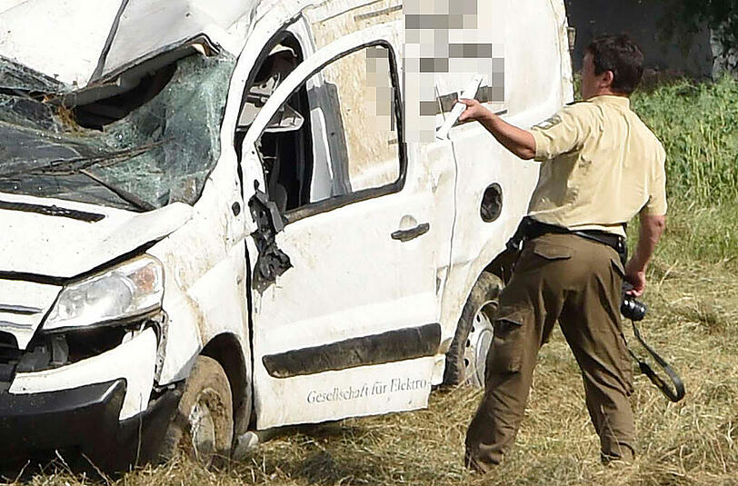 Käfer gegen Polizisten: Die Bilder zu einem denkwürdigen Einsatz.