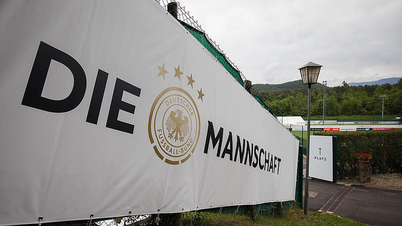 Die deutsche Nationalmannschaft bereitet sich in Eppan (Südtirol) auf die kommende WM vor. Klicken Sie sich in der Bilderstrecke durch Fotos vom Hotel- und Trainingsgelände.