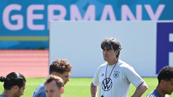 Bundestrainer Joachim Löw wird vor dem Spiel gegen Ungarn bei den erprobten Abläufen bleiben.