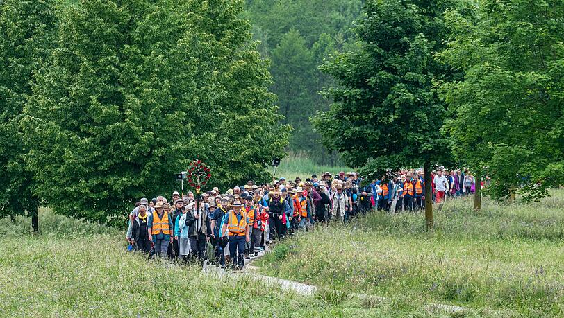 Die Regensburger Fußwallfahrt nach Altötting hatte in diesem Jahr nach Veranstalterangaben einen großen Teilnehmer-Zuwachs.