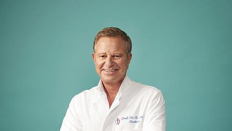 Der ehemalige Direktor der Klinik f&uuml;r Herz- und Gef&auml;&szlig;chirurgie und &Auml;rztliche Direktor am Deutschen Herzzentrum M&uuml;nchen r&auml;umt in seinem Buch auf mit dem Mythos der "G&ouml;tter in Wei&szlig;".