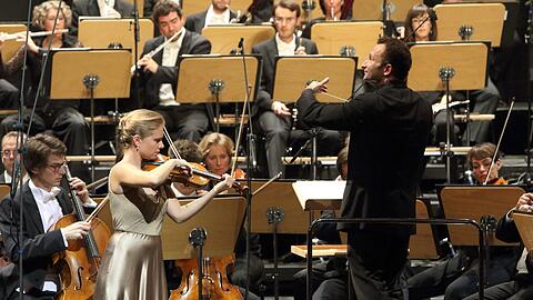 Julia Fischer, Kirill Petrenko und das Bayerische Staatsorchester im Nationaltheater.