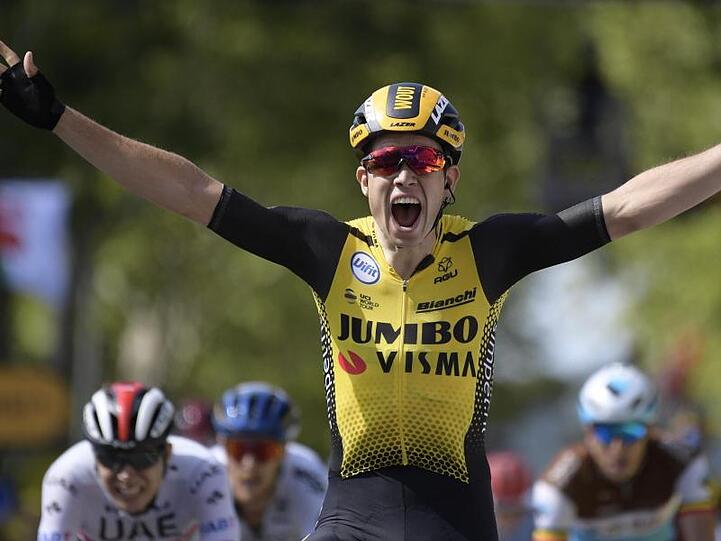 Wout Van Aert feiert seinen Etappensieg in Albi.