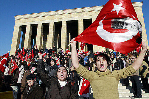 Mehr als 100.000 Menschen demonstrierten vor dem Attatürk-Mausoluem