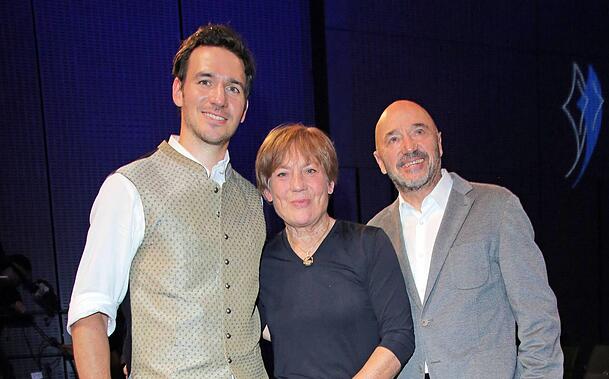 Felix Neureuther, seine Mutter Rosi Mittermaier (†) und sein Vater Christian Neureuther im Juli 2019.