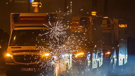 F&uuml;r Rettungsdienste ist die Silvesternacht eine besonders harte Schicht. (Archivbild)