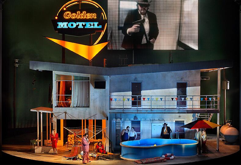 Ein Motel an der "Route 66" ist das Bühnenbild zum "Rheingold".