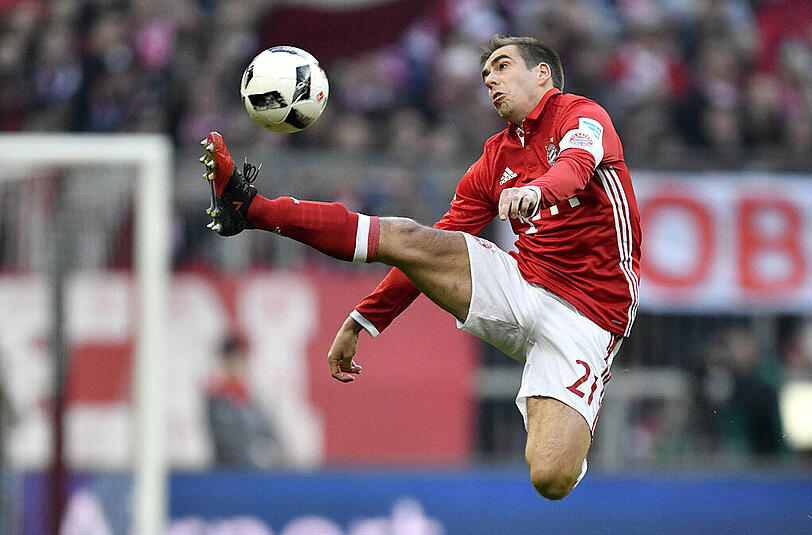 Philipp Lahm: Note 3. Diesmal ließ Ancelotti den Kapitän wieder auf der rechten Abwehrseite ran? Aber was hatte er schon zu tun. Ein paar Bälle ablaufen, das Spiel antreiben, Robben den Ball zum 1:0 vorlegen. Die Wolfsburger waren so harmlos, dass er als künftiger Sportdirektor den Kader der Gäste gedanklich auf Tauglichkeit prüfte.