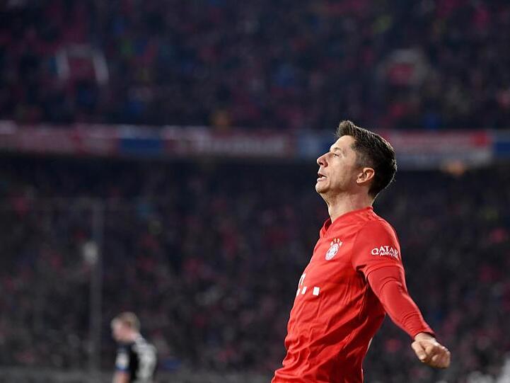 Bayerns Robert Lewandowski jubelt über sein Tor. Foto: Angelika Warmuth/dpa/Archivbild