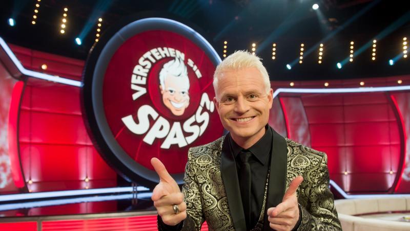 Der Moderator Guido Cantz stellt in der Fernsehshow "Verstehen Sie Spaß?" unter anderem den Profikickern Marco Reus, Julian Brandt und Mats Hummels eine Falle. F. Der Moderator Guido Cantz stellt in der Fernsehshow "Verstehen Sie Spaß?" unter anderem den Profikickern Marco Reus, Julian Brandt und Mats Hummels eine Falle. F.