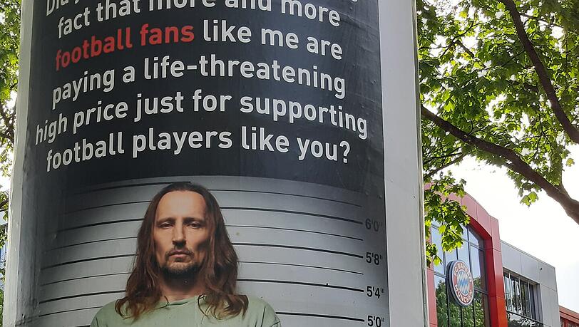 Dieses Anti-Sportwetten-Plakat ist derzeit vor dem Vereinsgeländes des FC Bayern München in der Säbener Straße zu sehen. Dieses Anti-Sportwetten-Plakat ist derzeit vor dem Vereinsgeländes des FC Bayern München in der Säbener Straße zu sehen.