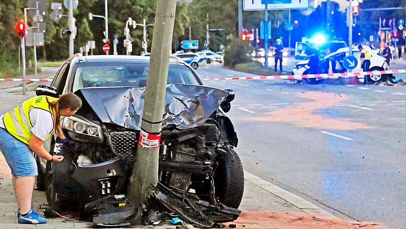 Der Mittlere Ring war mehrere Stunden in beiden Richtungen gesperrt. Der Mittlere Ring war mehrere Stunden in beiden Richtungen gesperrt.