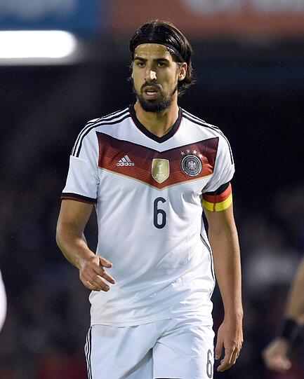 SAMI KHEDIRA: NOTE 3.
Wirkt nicht vollständig fit, kein Wunder bei erst drei Einwechslungen nach seiner Verletzung &ndash; nutzte die Partie, um Matchpraxis zu bekommen. Weil Modric lange verletzt fehlt, bald auch bei Real wieder Stamm.