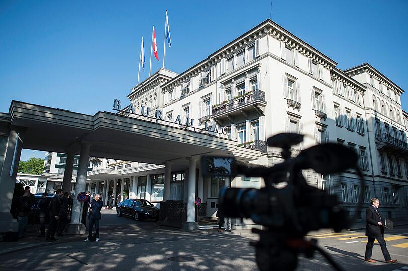 Wie schon im Mai diesen Jahres hat die Schweizer Polizei erneut FIFA-Funktionäre im Züricher Hotel Baur au Lac verhaftet.