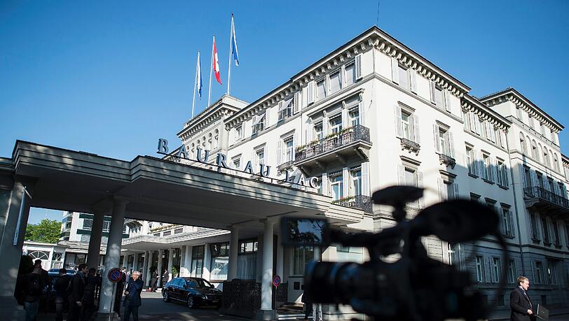 Wie schon im Mai diesen Jahres hat die Schweizer Polizei erneut FIFA-Funktionäre im Züricher Hotel Baur au Lac verhaftet. Wie schon im Mai diesen Jahres hat die Schweizer Polizei erneut FIFA-Funktionäre im Züricher Hotel Baur au Lac verhaftet.