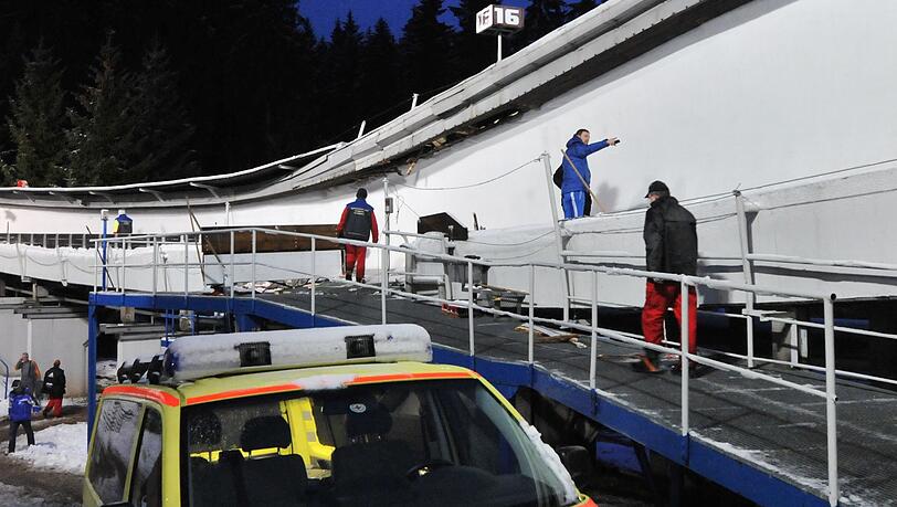Auf der Bobbahn in Altenberg hat es wieder zwei schwere Stürze gegeben.