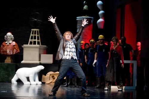 Alles Comedy: Die Künstler-Oper &bdquo;Benvenuto Cellini&ldquo; (mit Jean-Francis Monvoisin) verlässt den Spielplan.