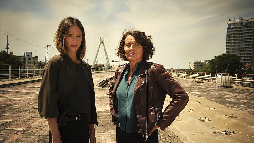 Die Ludwigshafener Kommissarinnen Lena Odenthal (Ulrike Folkerts, re.) und Johanna Stern (Lisa Bitter). Die Ludwigshafener Kommissarinnen Lena Odenthal (Ulrike Folkerts, re.) und Johanna Stern (Lisa Bitter).