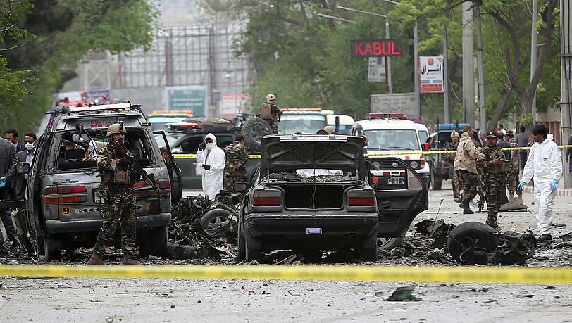 Der angegriffene Nato-Konvoi in Kabul. Der angegriffene Nato-Konvoi in Kabul.