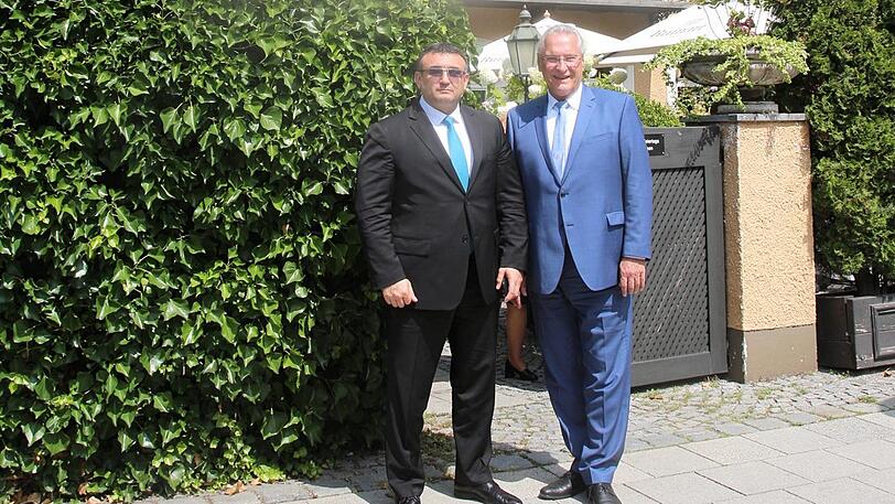 Joachim Herrmann (rechts) mit seinem Gast Mladen Marinov.