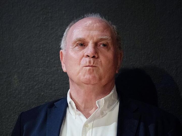 Uli Hoeneß kündigt "das größte Investitionsprogramm, das der FC Bayern je hatte" an.