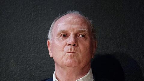 Uli Hoeneß kündigt "das größte Investitionsprogramm, das der FC Bayern je hatte" an.