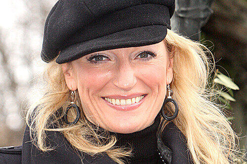 Kabarettistin Monika Gruber will wieder auf die Bühne.